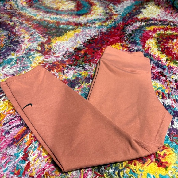 Nike Women’s Peach Leggings - Picture 1 of 3